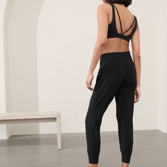 Athleta SALUTATION HIGH RISE JOGGER in black sz small little hair - Picture 6 of 7